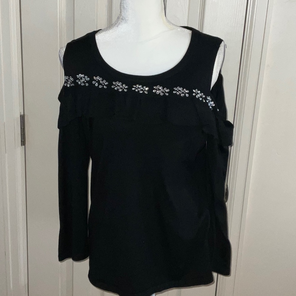 Open shoulder light sweater